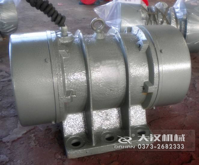 VB振動(dòng)電機(jī)是靠偏心塊的振動(dòng)而造成的，振動(dòng)源所以偏心塊的角度和大小是比較重要的。