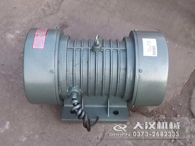 VB振動(dòng)電機(jī)的選型要根據(jù)所匹配產(chǎn)品需要的激振大小，進(jìn)行選擇。