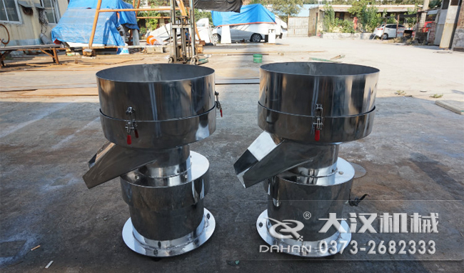 不銹鋼涂料振動篩是一種比較受用戶歡迎的產(chǎn)品之一，主要優(yōu)勢耐酸堿，不生銹，使用壽命長。