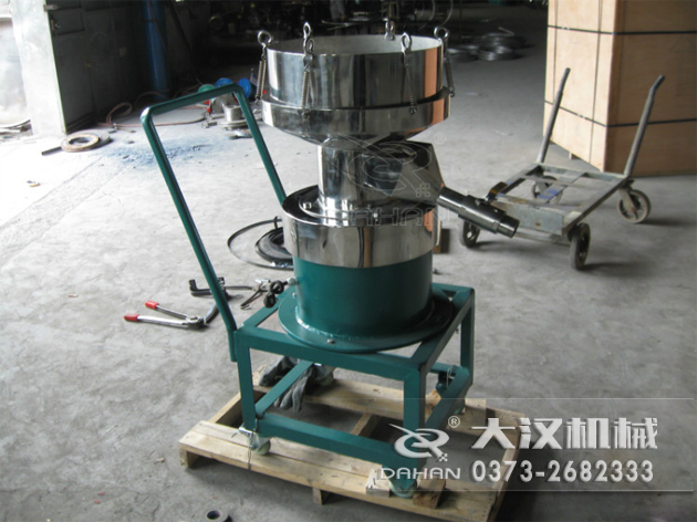 特殊制作的涂料振動篩-加裝小推車裝置，方便設(shè)備的移動。