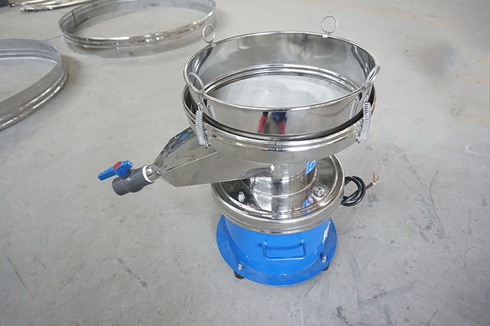 450過濾篩出料口處加裝閥門裝置，便于控制物料的出料量。